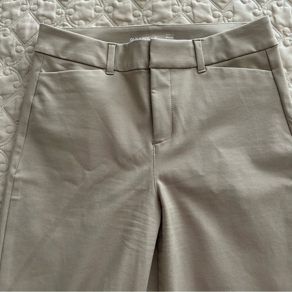 Old Navy High Waisted Pixie Straight Leg Ankle Pants Size 6 Khaki EUC - Picture 3 of 5
